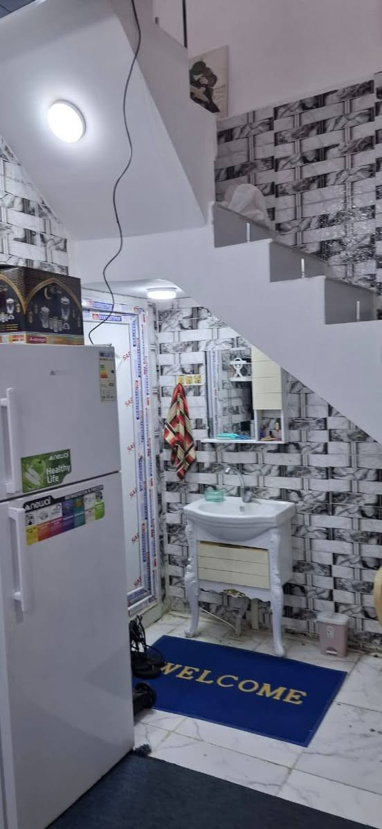 ✅✅بيت للايجار
مساحه 150  ايجارة 300 اول شهرين على 500 مقدمه مقابل قريه الغدير عمود 314
تفاصيل البيت  غرفه وصاله وستقبال ومطبخ وتخاريج وطارمه  للاستفسار اكثر الاتصال على الرقم ***********
