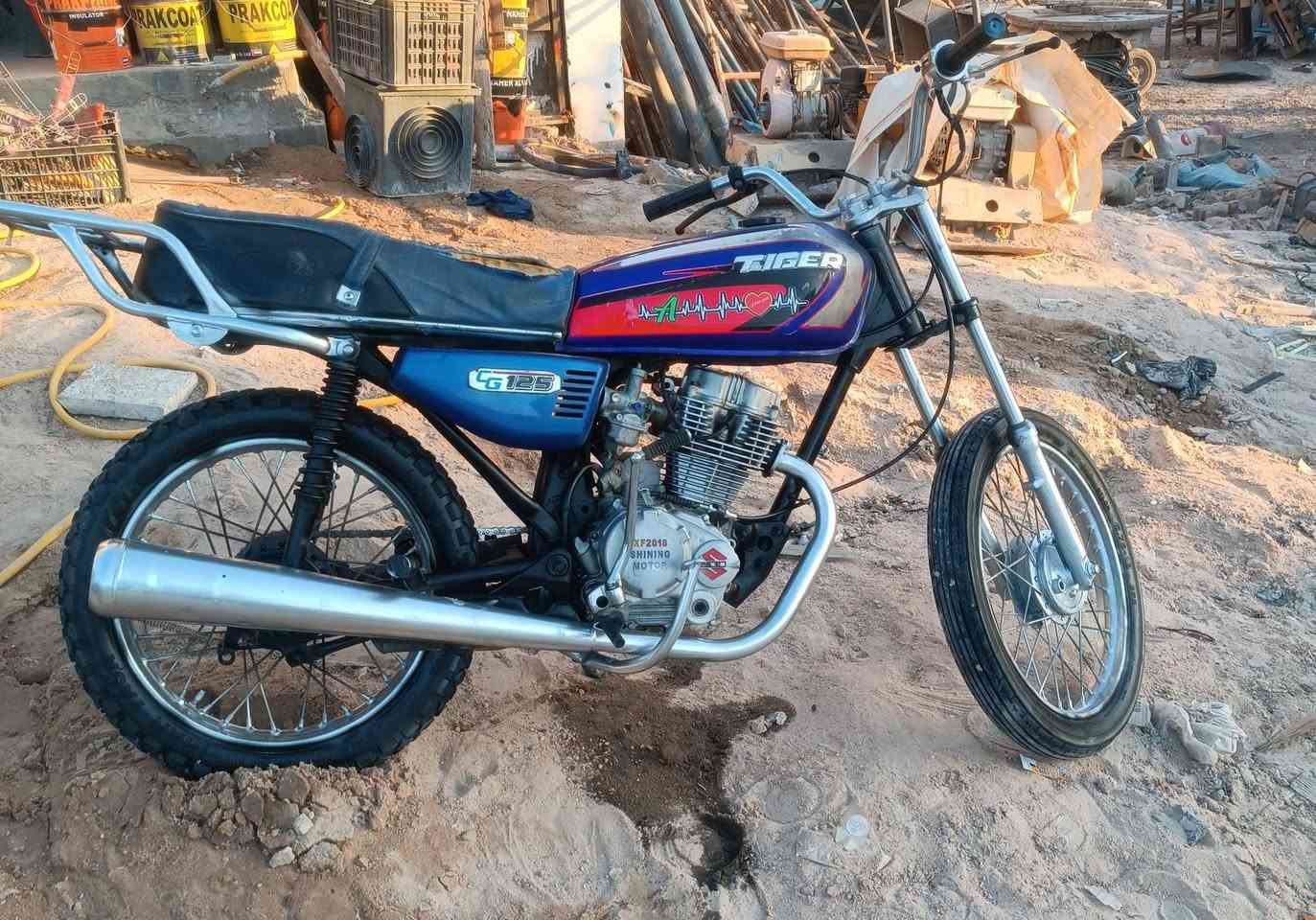 دراجه للبيع ماعوزه شي كااامله
السعر 175. ***********   او وتساب
