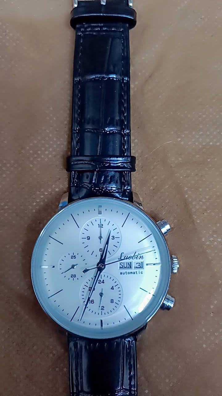 السلام علیكم..
مزاد... مزاد يبدي من 40 الف..
ساعة يد ميكانيكية من طراز Luobin.
المواصفات -

١- مكينة كشف اوتوماتيك 

٢-مقاومة للماء حتى عمق 30 متر

٣-لامينوس اميال وعقارب

٤-منفذ عرض التاريخ واليوم 

٥- القطر 42


**إذا كنت صاحب هذا الإعلان وتريد حذفه لأي سبب، رجاءا أرسل رسالة إلى الدعم الفني**