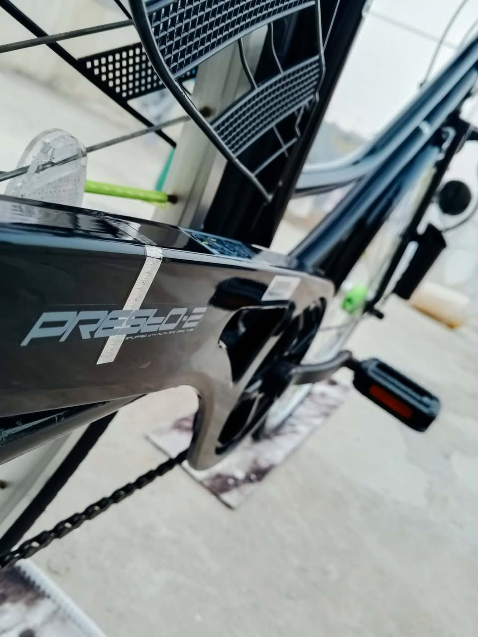 للبيع فقط مع الغراض حجم 26 
رقم الهاتف ***********
