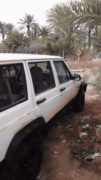 السلام عليكم جيب شيروكي قديم رقم انكليزي بغداد بسمي 1996محرك بلادي نص عمر كاملة بلادية صدر جديد تخم تاير ***********بغداد عنوان
