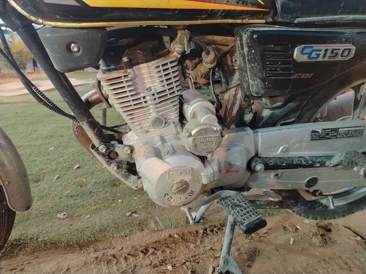 سلام عليكم للبيع دراجه يراني سونك موديل 2022 برغي واحد مامفتوح نضيف فولل. سعر 525وبيها مجال. رقم للتواصل *********** ترا بس مامغسوله مبين بل صوره
