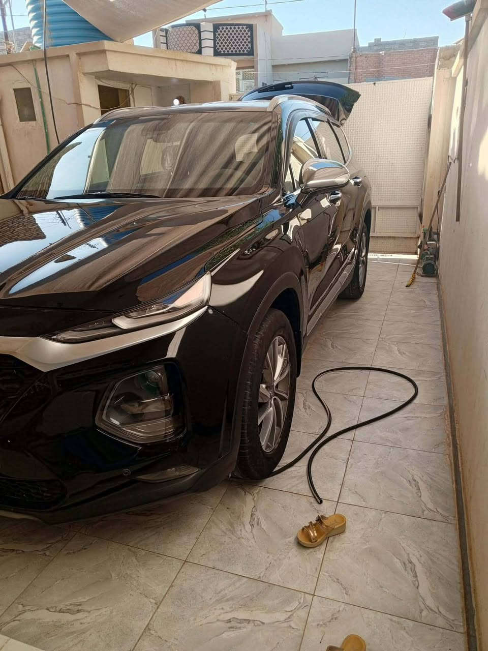 سنتافيا 2020 وارد امريكي 
رقم بغداد دولي ماشية 58000 كيلو متر
محرك 4 سلندر 2400 Gdi
تشغيل بصمة والأبواب بصمة
دفع رباعي 
سايد بريك كهربائي
تحديد مسار
مثبت سرعة
صندوق كهربائي
تنبيه الخروج عن المسار
رادارات أمامية وخلفية وجانبية
مراقبة النقطة العمياء
أوضاع قيادة متعددة
نظام ABS
نظام مراقبة ضغط الإطارات TPMS
نظام صوت هارمن
تبريد قطعتين
تدفئة المقاعد الامامية 
منافذ USB
التوقف الذاتي
هاند بريك بصمة
‏ - Auto Hold  أوتو هولد
خاصية ISOFIX   ايزو فكس قفل الاطفال
نظام مانع الانزلاق
نظام نزول المنحدرات.
نظام اطفاء المحرك (A) ذاتيا في الازدحامات لتوفير الوقود
حساسات ضغط الاطارات_
-ميزة التوقف الذاتي للمركبة منعا للاصطدام عند القيادة او الرجوع
-المركبة تعيد نفسها للمسار الصحيح عند عدم الانتباه
-نظام القيادة الذاتي الذكي في الشوارع المخططة
-مثبت السرعة Cruise وميزة التباعد عن المركبات
الضرر كما موضح بالصور بنيد وعند التحميل تضررت القمارة 
بعقوبه ديالى
155 بيهة مجال بسيط


**إذا كنت صاحب هذا الإعلان وتريد حذفه لأي سبب، رجاءا أرسل رسالة إلى الدعم الفني**