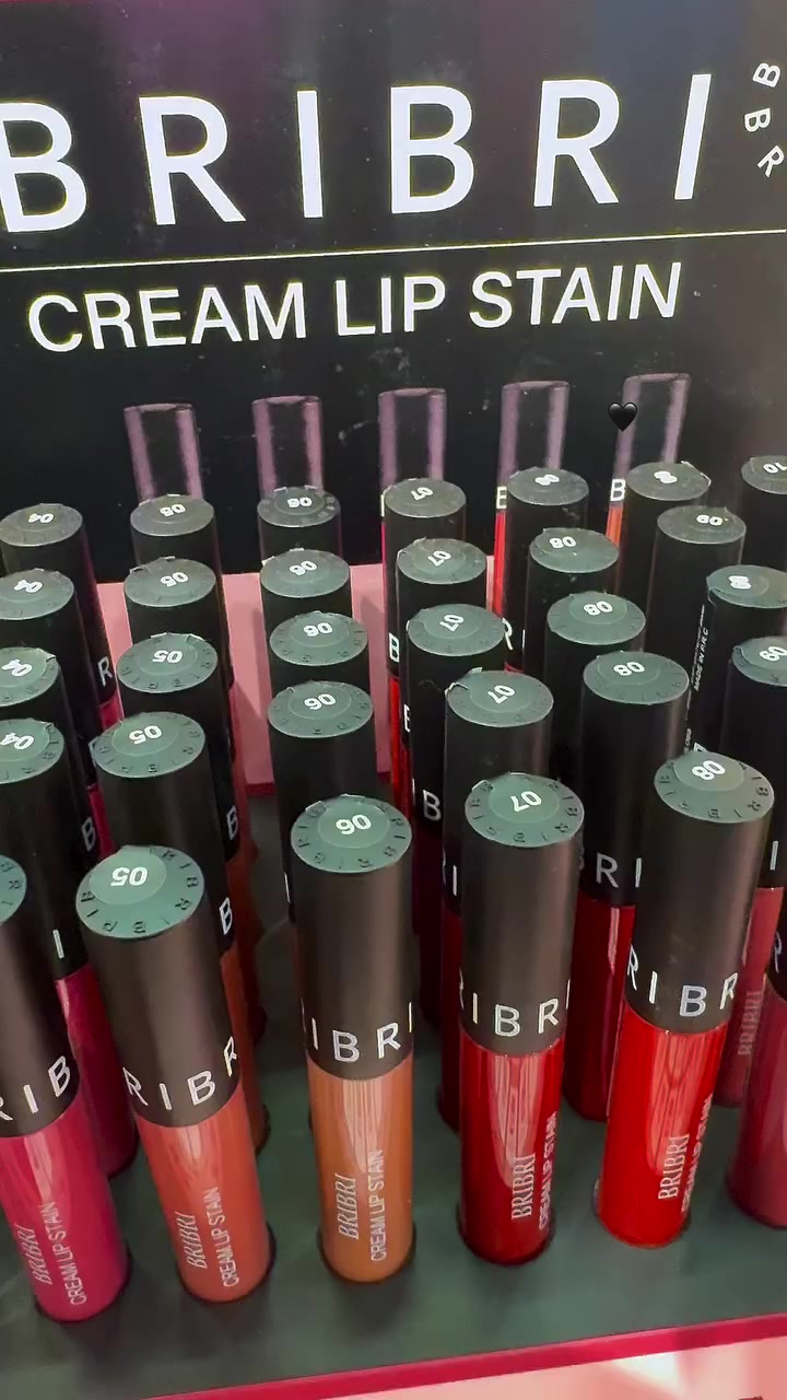 ‏ ‏ ✨ تألقي بلون يدوم ويبرز جمال شفتيك ✨
وصل حديثاً كولكشن روج BRIBRI – Cream Lip Stain

💄 قوام كريمي ناعم يمنح الشفاه لون ثابت وجذاب
🎨 متوفر بـ 10 درجات مختلفة تناسب كل الأذواق
💋 ثبات جميل ولمسة مخملية مريحة على الشفاه
👌 مناسب للإطلالات اليومية والسهرات

اختاري درجتك المفضلة وخلي جمالك يحكي عنك ✨

📍 متوفر الآن في المحل
للحجز والاستفسار ***********
عنواننا:قضاء بلد/شارع العريض/مجاور حراير او بلد مول
 #كوزمتك_ليا_بيوتي  #متابعة_فضلآ_وليس_أمرآ  #العراق  #جمال  #مكياج  #مشاهير  #ترند  #الجميع
