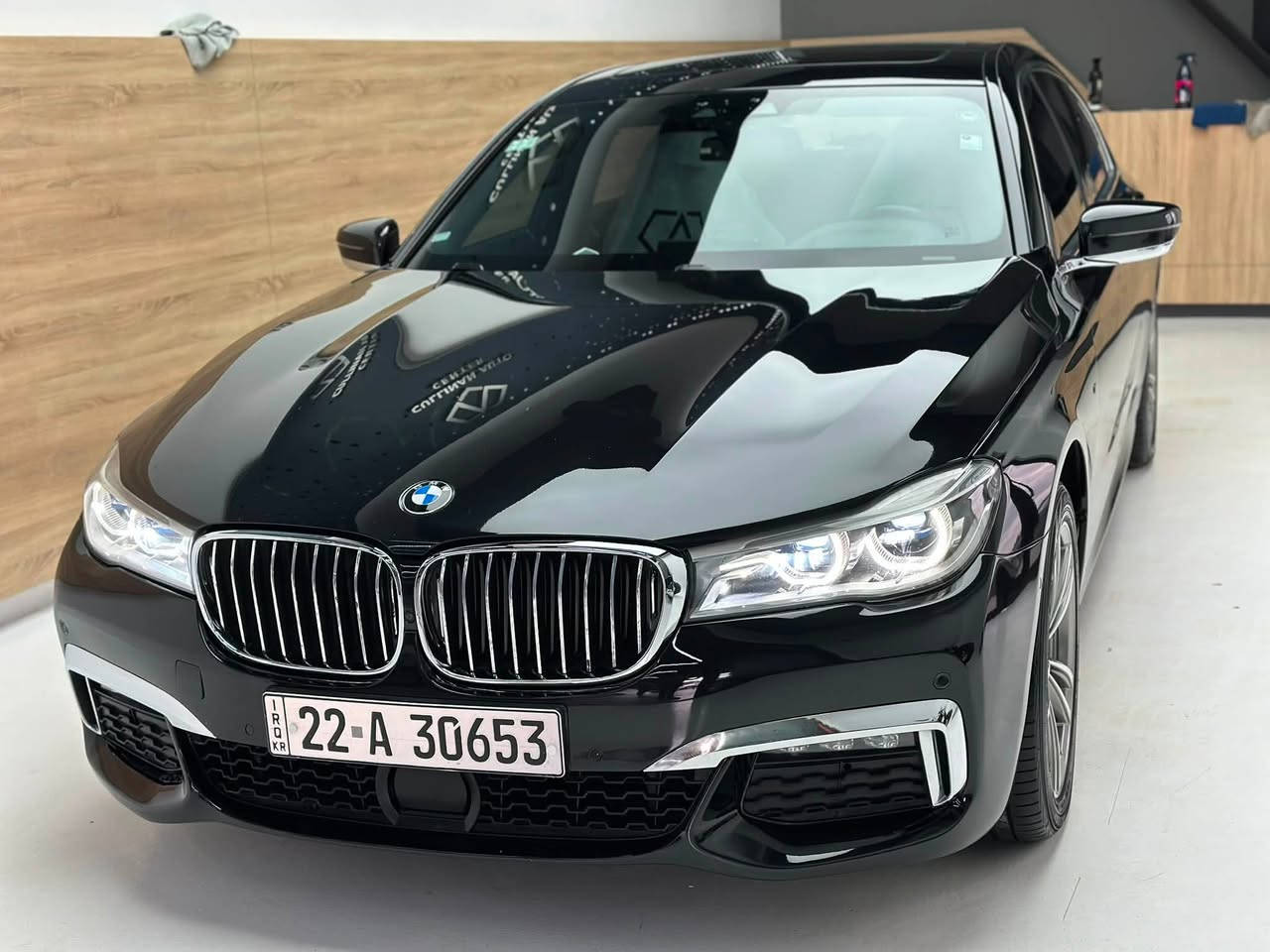 🚗 للبيع BMW 740Li موديل 2018
🔥 M باكج أصلي
💎 مواصفات فوول حقيقي مو سوالف سوك
بصمة + ايباد مال سيارة تحريك السيارة عن بعد

✨ حالة السيارة:
✔️ نظيفة جداً وما تحتاج أي مصروف
✔️ بدون صبغ نهائياً
✔️ بدون حادث
✔️ بعض ملاحظات بسيطة جداً
✔️ كلشي بحالة الوكالة والفحص مفتوح

⚙️ المواصفات:
🚘 BMW 740Li 2018
🔋 محرك 6 سلندر تيربو 
⚙️ مكنية وكير كفالة

🏁  M (العجلات تتحرك مع الاستيرن)
🌌 سقف كنتارا أصلي شركة
نظام جكات السيارة تصعد وتنزل بشكل اوتماتيكي حسب الشارع

🪑 كراسي أمامية كهرباء + تدفئة (تدفئة منفصلة لكل جزء حتى الباب)
💺 كراسي M متحركة بالكامل (فول حركة ومفاصل)

📱 السيارة مربوطة مع BMW App وتشتغل على التطبيق كامل

🎬 شاشات خلفية
📲 آيباد خلفي تحكم كامل حتى بالكراسي الأمامية

💺 الكراسي الخلفية كهرباء + تدفئة + مساج

🪟 ستائر كهربائية
🚪 أبواب شفط 4 أبواب (Soft Close)

📟 داتا شو أمامي (Head-Up Display)
📷 كاميرات 360 درجة + رادارات كاملة

💡 ليزر لايت أمامي ذكي يتحرك مع الاستيرن + AUTO Mode ديناميكي
🌈 إضاءة داخلية Ambient Light BMW

❄️ تكييف أمامي وخلفي منفصل

هوك كهربائي خلفي

🛣️ الممشة : 210,000 كم تقريباً

💰 السعر: اتصل وتدلل

🧼 السيارة استخدام شخصي ومُحافظة جداً
📞 التواصل
***********
***********
