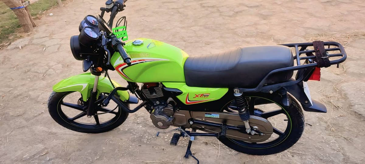 السلام عليكم 
دراجه شاينه 
موديل 2023
محرك 150cc
اوراق اصولي اصولي 
دراجه شلعه ومعدل 
الدراجه كفاله صبانه شنو ميعرفه 
الدراجه طلعت من جوه ايدي من معرض ولحد الان جوه ايدي دراجه خير من الله بعدهي وكاله 
الموقع 
كربلاء طويريج
الرقم 
الاتصال ول ستفسار او راسل واتساب وبخدمتك
***********
