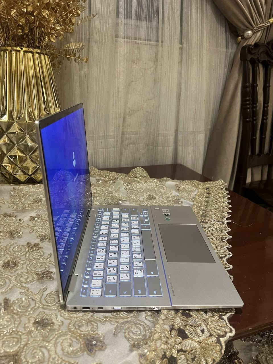 🔥 لابتوب لمس قلاب HP x360 i7 جيل عاشر شاشة 2K 🔥
جهاز قوي وأنيق يتحول من لابتوب إلى تابلت بسهولة 🔄  

📌 المواصفات:  
- Intel Core i7 جيل عاشر ⚡  
- رام 16GB  
- SSD 128GB NVMe سريع  
- شاشة 14 إنچ لمس بدقة 2K 🔥  
- قلاب 360 درجة  
- كيبورد مضيء ✨  
- بصمة ✔️  
- WiFi 6 سريع  
- نظام Windows 11  
شاحنته تايبسي سريعه 🔥
💻 يعادل i5 جيل 11 بالأداء 🔥  
💻 مناسب للشغل، الدراسة، والتصفح الثقيل  

📦 الجهاز نظيف جداً وجاهز  

💰 السعر: ألف 450
مكاني بغداد والشراي يتدلل
موجود خاص وموجود واتساب
***********
