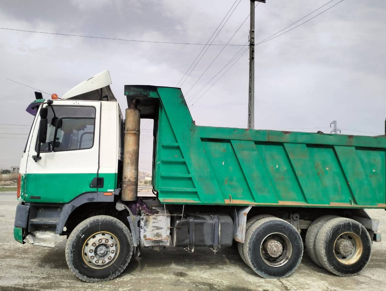 قلاب داف للبيع ،محرك كير اكسن ،مجموعه كلها شرط ،تبريد شغال مكفوله عن كل عيب اطارات جدد  رقم دولي سنويه لغايه ٢٠٣٠ بيه حصة كاز السعر ،تواصل على الرقم *********** ،العنوان الموصل القياره
