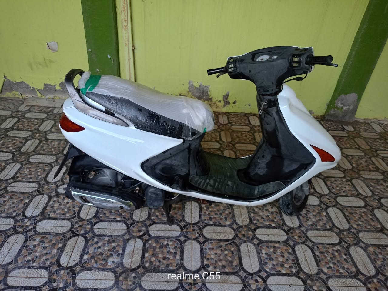 سلام عليكم لبيع دراجه فراشة جديده ناعمه مكينه ما مفتوحه شرط وين متريد افحص كهربائية كله شغاله نكره سلف مكاني دوانيه لمركز دراجه حاويه دواخله ملاح سعر خاص ***********
