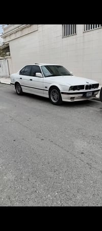 بي إم دبليو E34 • ٥٢٥ • توماتيك