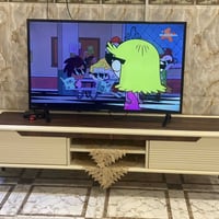 ميز تلفاز مع طبله وسطيه مع طبلات جانبيه اخو الجديد السعر ٢٠٠ وبي مجال ...