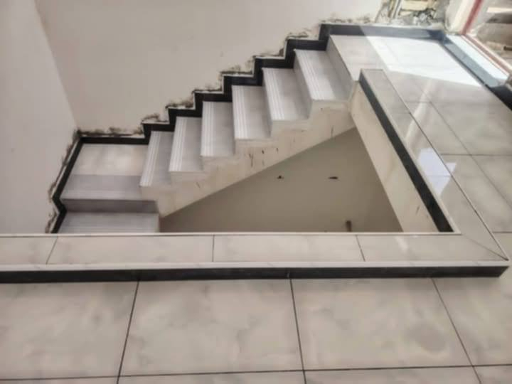 خلفه سراميك وبورسلين ومرمر *********** مكاني واسط
