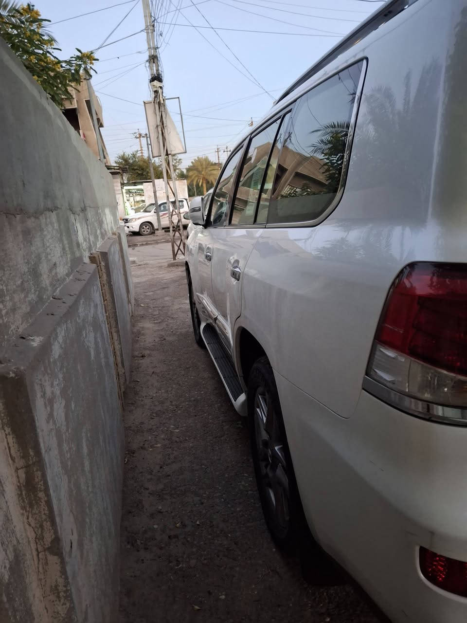 السلام عليكم لكزز ٢٠١٤ سياره جاهزهة ومواصفات الكزز معروفه رقم اربيل بسمي مكانه بغداد حي القاهره سعر ٣٦٠ رقم هاتف ***********
