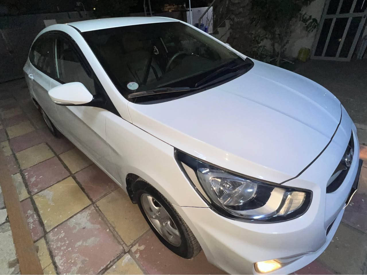 اكسنت خليجي موديل 2015 للبيع 
السيارة ماشية 117 الف كيلو متر حقيقي
محرك دوش 1600 المرغوب 
بيها 4 قطع بارد على كد شبر مو اكثر 
وصبغ الدعامية الخلفية بالكامل للجمالية 
السيارة بيها تكحيلات فقط اثر شخوط خفيفة 
رقم بغداد باسمي تحويل شوكت ما تريد
التبريد شغال كير ومحرك مكفولة ما بيها اي شي 
مواصفاتها العادية المعروفة 
جام كهرباء ، شاشة اندرويد 
نصبتها وشلعتها كلش حلوة السيارة نشطة جدا 
السعر 112 ورقة وبيها مجال بسيط
الي ميعجبه السعر يكدر يعبر المنشور ويندعيلنا بالرزق والخير واسف عالاطالة 
مكان السيارة بغداد / حي القاهرة 
للاستفسار *********** بغداد, العراق
