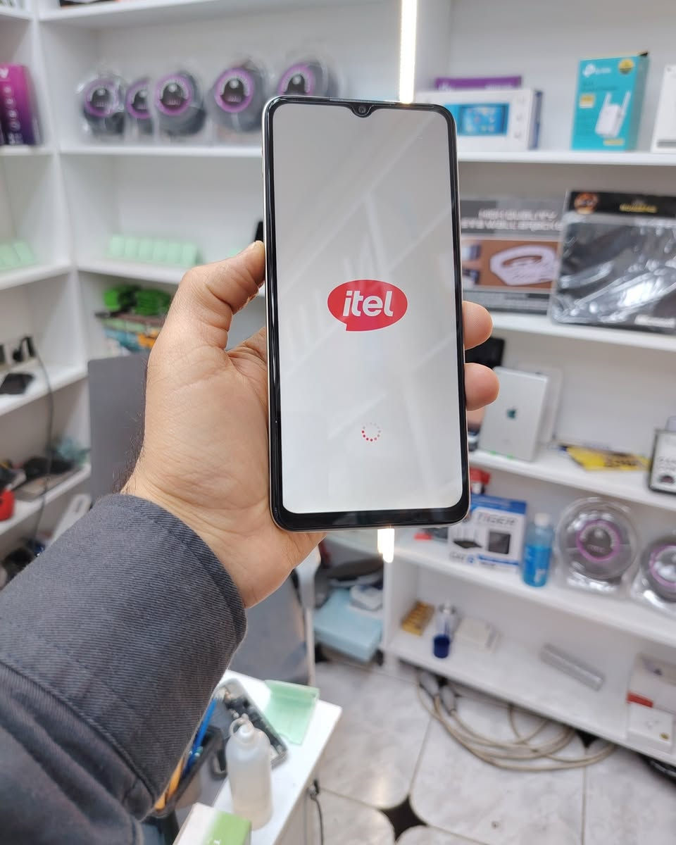 🔥 عرض ناااار.. كأنك تفتح كارتون! 🔥
للبيع جهاز itel A50 العملاق بمواصفاته الاقتصادية، وبحالة تفوق التوقعات! الجهاز مستخدم لفترة وجيزة جداً وبقمة النظافة.
🚀 المواصفات الخارقة بالسعر الاقتصادي:
الذاكرة الضخمة: 256 جيجابايت (خزن كل ملفاتك وصورك بدون قلق).
الرام (الذاكرة العشوائية): 12 جيجابايت (4+8 تربو) لأداء سلس وسريع جداً في التنقل بين التطبيقات.
الحالة الفنية: الجهاز غير داخل للصيانة نهائياً، وبحالة الوكالة (كأنه جديد تماماً).
💰 السعر الصدمة:
120 ألف دينار فقط!
(أقوى مواصفات بهذا السعر)
🚚 خدماتنا:
✅ يوجد خدمة توصيل لضمان وصول الجهاز لباب بيتك.
📍 العنوان: كركوك - شارع أطلس.
📞 للحجز والاستفسار:
اتصل الآن على: ***********
أو راسلنا مباشرة عبر الخاص 📩
