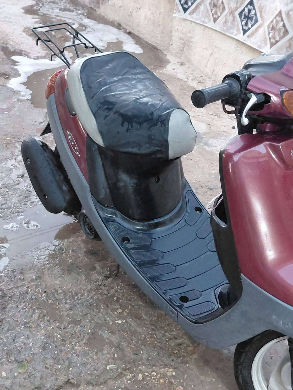 السلام عليكم دراجه بطه 2003 قبل 6اشهر طالعه. من الحاويه دراجه نظيف درجه اولى برغي  ممفتوح بيه دراجه كامله السعر ب700ييه مجال مكاني كربلاء رقمي***********
