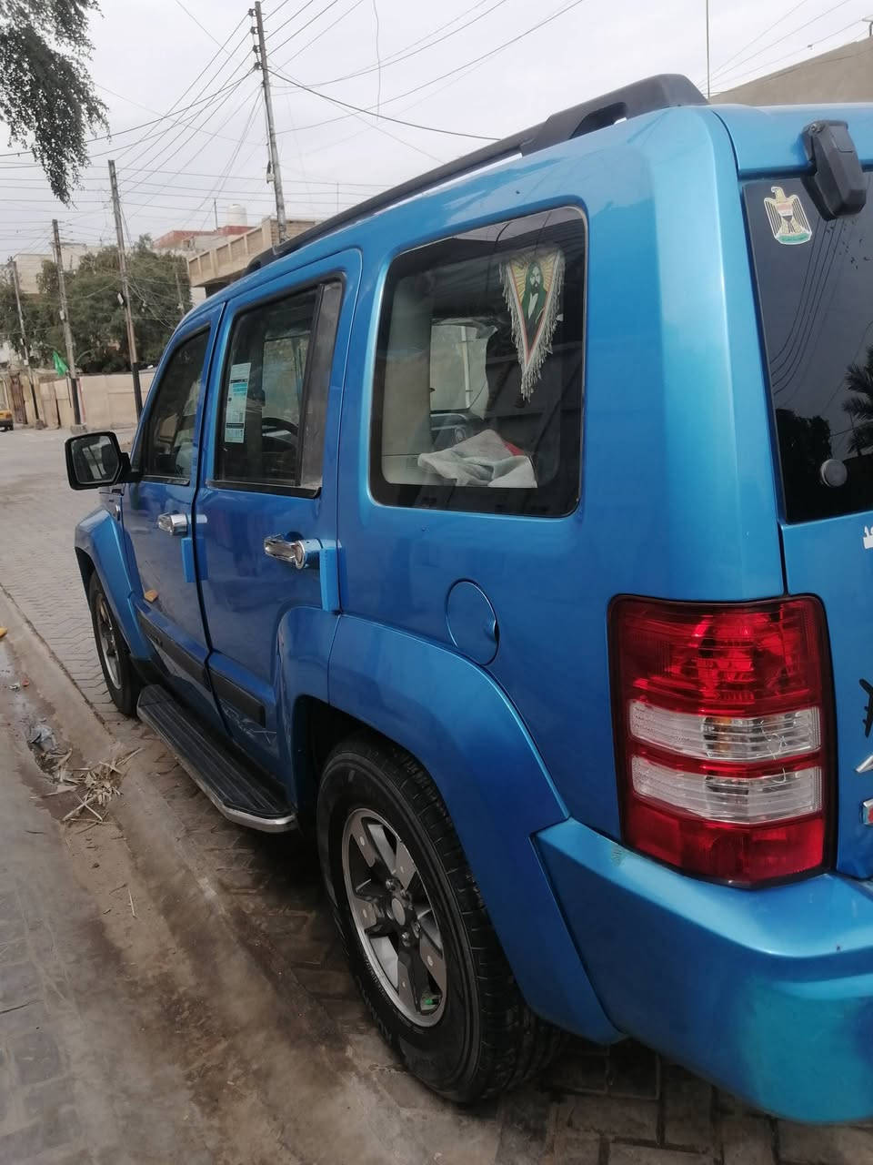 سلام عليكم سياره لبيع جيب ليبرتي مديل 8/ كير و محرك نضيف تخم تاير جديد بيه بس ضربه يم بك ليت سياره نضيفه و حلوه بكاني بغداد حي نصر رقم تلفوني بي وتساب /***********
