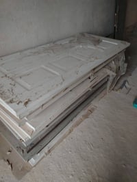 يوجد عندي بوب خشب للبيع انضاف مثل ما بل صوره عندي 17 باب سعر الباب 40 ...