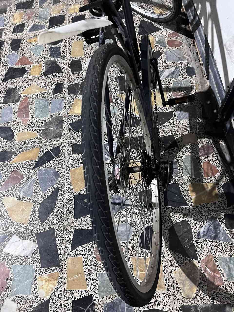 بايسكل C700 ياباني للبيع
شركة maruishi اليابانية

نوع APASCH 

حجم 27 

حساس امامي من شركة maruishi 

بايدرات اصلية maruishi 

جاملغات امامية و خلفية 

ستاند جانبي 

مكان تكدر تخلي بيه سلة إذا تحب تشد له 

كير 6 سرعات

جوب جديد 

صينية اصلية maruishi 

اربع ملصقات بلادية يابانية + 

تحذيرات تدل على ان البايسكل مسجل باليابان 

مستخدم بالعراق قليل

السعر 150 الف و بيه مجال للشراي

الشراي يتفضل *********** 

مكاني الكرادة
