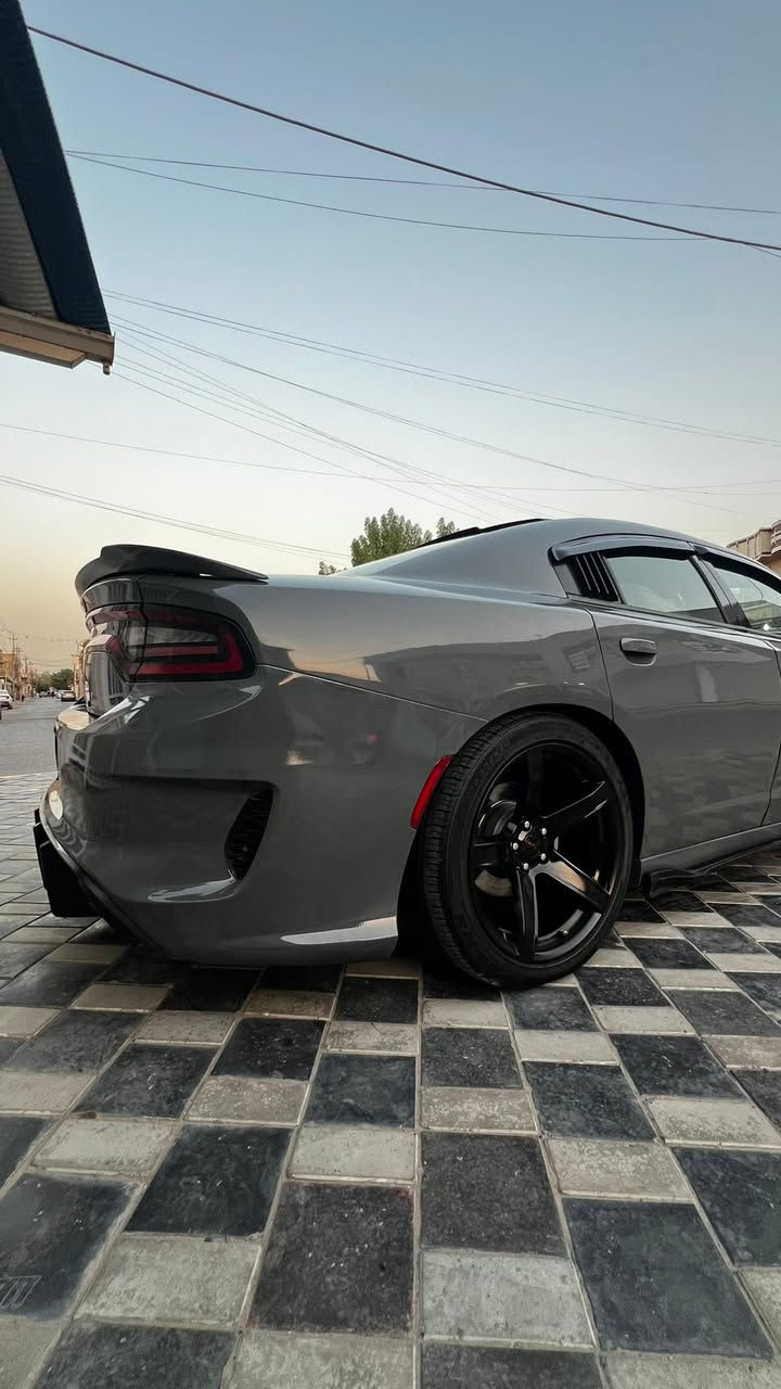 السلام عليكم بدون مراوس فقط بيع
چارجر 2018  اس اكس تي بلاص 🩶🔥

1/1 فول 

3600 

فتحه 

بصمه 

كشنات جلد 

كشنات حضن تدفه تبريد 

خازن ميموري 

باقي الموصفات المعروفه 

السياره محدثه وايد بدي بدون نفخات ٢٣ 
￼
ويل نجمه خسفه قويه 
تاير امامي 245
تاير خلفي 275 

السياره تغير لون من فضي إلى سمنتي قبل ٧ أيام صابغه
بدون دواخل ممصبوغات كفاله لغود شواصي كفاله 
دعاميات جدد محدثات
محرك كير كفاله 🤍

السعر 148 قفل قفل قفل
***********
مكاني بغداد زعفرانيه
