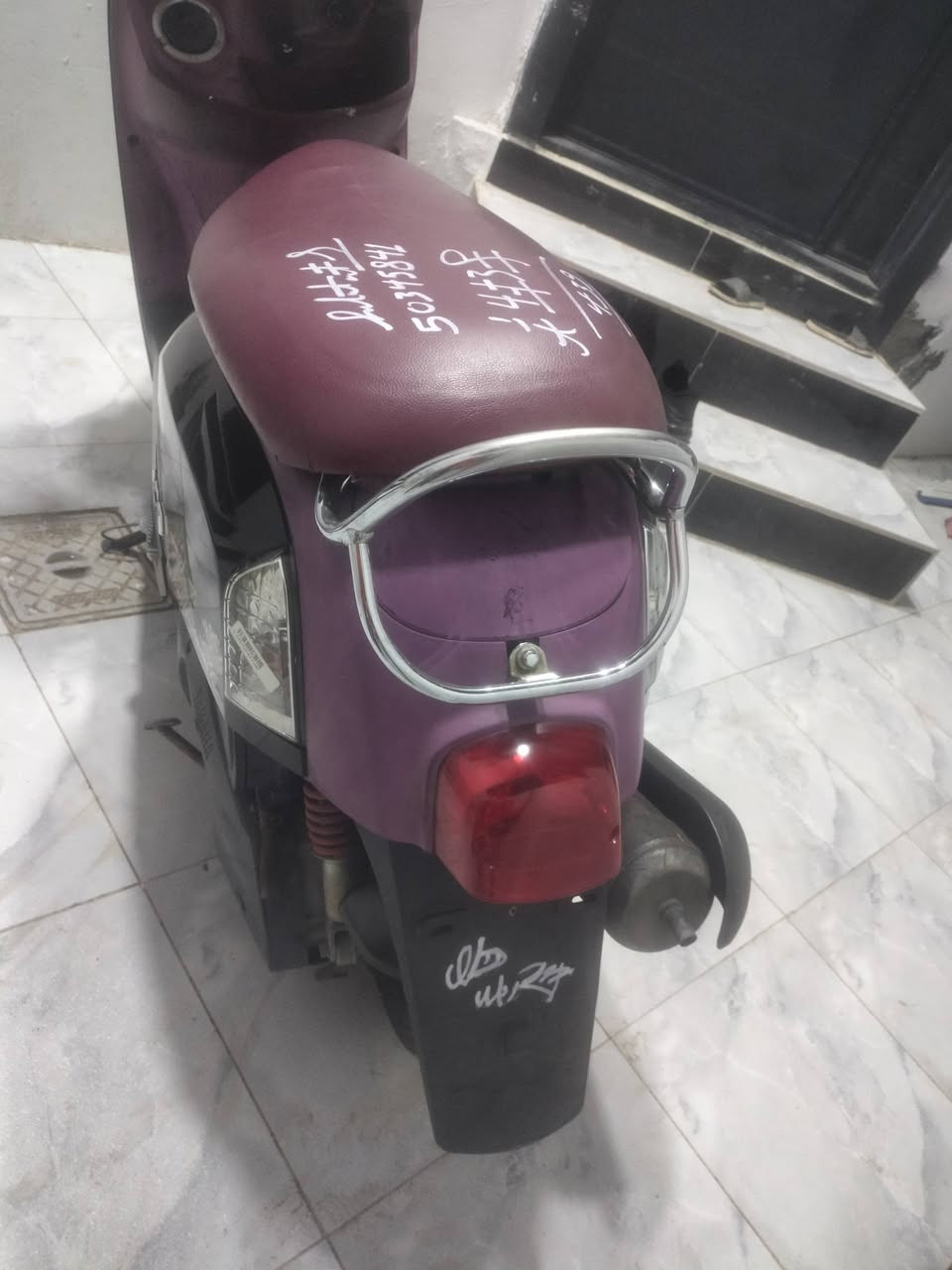 السلام عليكم
بوليسي وارد ياباني نوزل داخل ماروني مميز كفالة عامة من كل شي ربع متصرف عليها .. سعرها مليون وبيها مجال قليل للشراي عنواني ديالى بعقوبة.
***********
