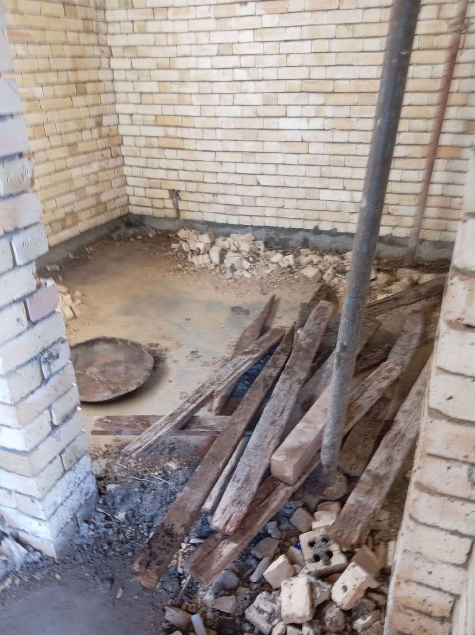 سلام عليكم  / يوجد كادر عمل جاهز/ تصعيد مواد/ تنضيف بيوت/ تفليش/ تكشيط/ تنضيف حدائق/ دفن نهري  / شقلنه ليل ونهار   /ومعداتنه جاهز/ ماعليك بس تصال على رقم  /     ***********
