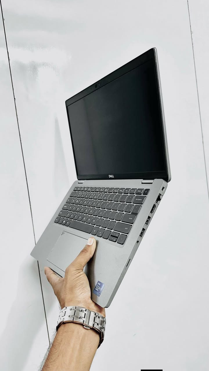 🔥 لابتوب Dell Latitude 5420 | وحش الجيل الـ 11 بين يديك 🔥
هل تبحث عن جهاز لا يعرف المستحيل؟ هل سئمت من البطء والتعليق؟ إليك "ماكينة الأداء" التي تجمع بين الفخامة المطلقة وقوة الـ Core i7 الصاعقة. هذا ليس مجرد لابتوب، إنه استثمارك الأفضل للنجاح!

🚀 لماذا هذا الجهاز هو "الخيار الأول" للمهندسين والمبرمجين؟

المعالج الجبار (The Engine): Intel® Core™ i7-11th Generation - معالج صُمم لكسر حدود السرعة في تنفيذ أضخم العمليات والبرامج.

السرعة الخارقة: هارد SSD NVMe يجعل الجهاز يفتح في لمح البصر ويحول نقل البيانات إلى عملية فورية.

أداء سلس جداً: ذاكرة RAM 8GB تمنحك استقراراً تاماً تحت ضغط العمل المستمر.

تصميم "ألترا بوك": أنيق، نحيف، وخفيف بشكل مذهل، مع متانة عسكرية تتحمل أقسى ظروف العمل.

✨ مميزات ستجعلك تعشق هذا الجهاز:

شاشة سينمائية: 14 بوصة بوضوح FHD وألوان تجعل كل تفصيل ينبض بالحياة.

منافذ المستقبل: يحتوي على Thunderbolt™ 4 - أسرع منفذ في العالم للشحن ونقل البيانات.

بطارية "ماراثونية": ذكاء اصطناعي يوزع الطاقة ليضمن لك أطول فترة عمل ممكنة بعيداً عن الشاحن.

خصوصية فولاذية: غالق كاميرا ميكانيكي لضمان أمانك وخصوصيتك في كل وقت.

💰 السعر: [425,000 وبي مجال بسيط] 💰

(سعر منافس جداً مقابل مواصفات الـ i7 الجيل الـ 11 والنظافة الفائقة)

الحالة: الجهاز بحالة "جديد تماماً" (Mint Condition)، خالي من أي خدوش ومفحوص قطعة قطعة.

توصيل مجاني لكل محافظات العراق


**إذا كنت صاحب هذا الإعلان وتريد حذفه لأي سبب، رجاءا أرسل رسالة إلى الدعم الفني**