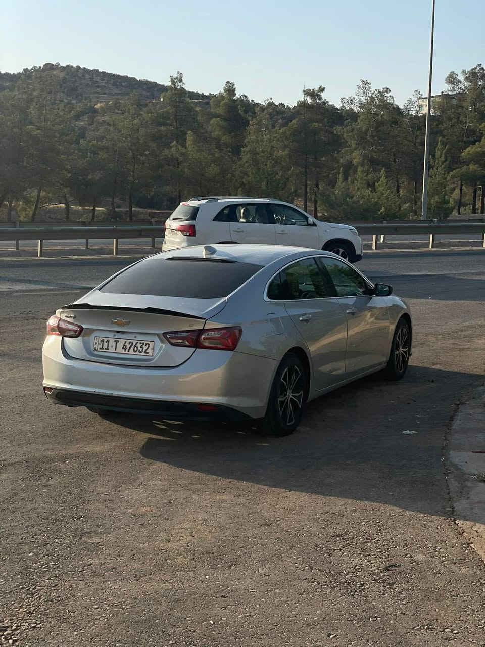 السلام عليكم ماليبو 2020  Lt فول عدى فتحة  للبيع او مراوس  حادث السياره قطعتين باب مبدل نفس الون وجاملغ  كير محرك كفاله رقم بغداد باسمي كشنات  كهرباء وتدفئة   منضومه زنون جديده وتبريد جديد وصدر جديد وقطعتين تبريد خمس بصمات وباقي المواصفات المعروفه السعر ب117  وبيها مجال متواجد خاص او ***********
