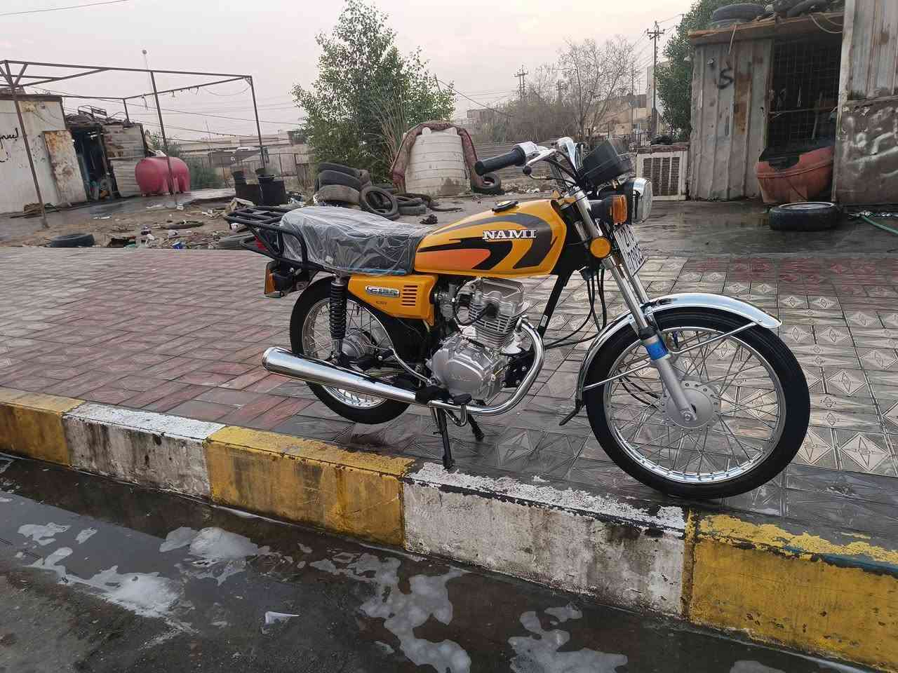 سلام عليكم     دراجه نامه شلامجه اصلي رقم او سنويه رقم نكليزي بسمي تحويل ثاني يوم  دراجه جديده كارتون الله شاهد تجي وتفحص اذا ابيها زلغ كروتك مرجوعه الك وعلي دراجه ثاني تبديله دهن الها شاصي 22  اصلي شلامجه وتعميره توني شهادها صالها شهر لو اقل او شرط كله اصلي اذا بيها شي تجاري تجي تاخذها بلاش وعلي شراي يجي خاص بي خير ويدلل مكاني ناصرية مركز قرب كراج الموحد رقم ***********
