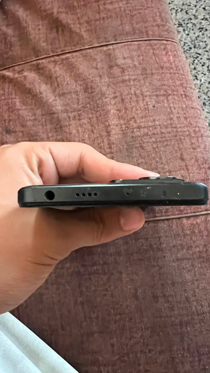 ريدمي نوت12 برو 5G
الجهاز كلش نضيف 
الذاكره 256
رام 8
المعالج دDimensity1080
البطاريه 5000
الكامره 200
السعر 250 وبي مجال بصيط 
مكاني بابل 
***********
