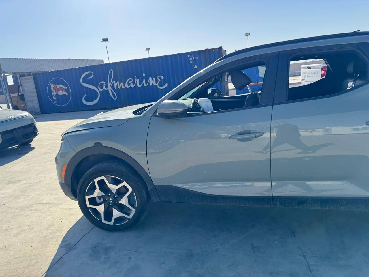 سلام وعليكم سانتا كروز للبيع موديل 24فول سياره الخير فتحة سقف بصمة كامرات 4ويل كب ميكنة2500تيربو وحدثاهة مثل ماموضح بل صوره كشنات جلد +كهرباء+تدفئة وتبريد سياره اخير حبة فول بعد سبوع توصل الميناء سعر158وبيه مجال الشراي علوان بغداد مدينه صدر قطع واحد رقم ***********
