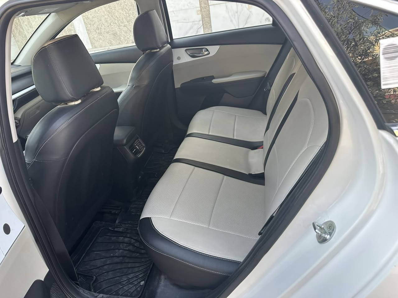 سيراتو ٢٠٢٢ ضمان الدوليه اباسمي ماشيه٧٥٠٠٠ قابل للزياده
السونار مرفق الصور السياره بدون حادث جاهزه بدون اي نقص السياره مغلفه جلد حساسا خلفي كأمره وشاشه وفتحه  
السعر ١٦٨  رقم الهاتف ***********
