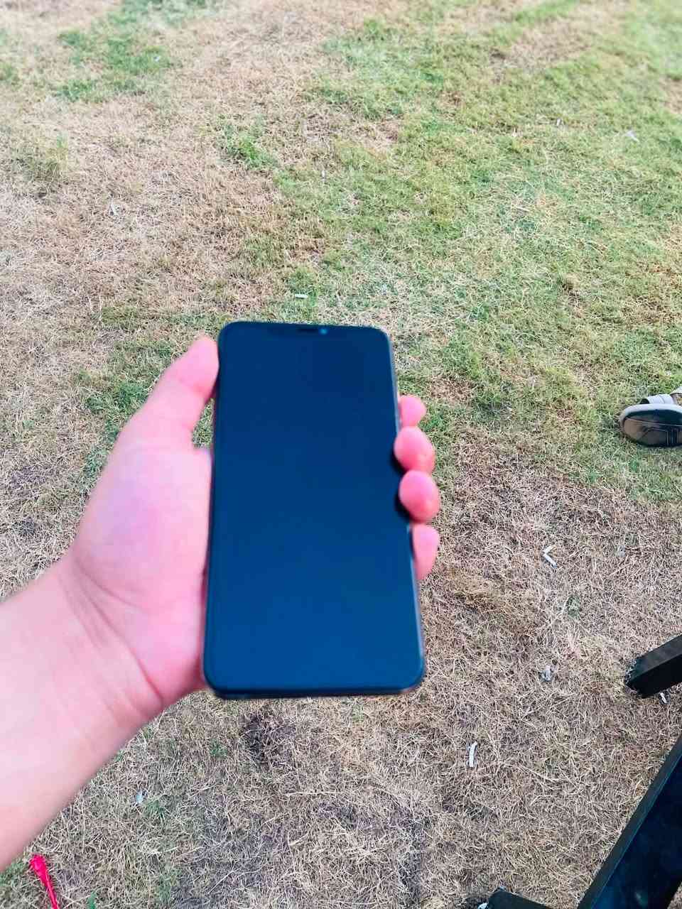 السلام عليكم أيفون xs maxجهاز نضيف دبل خط 256 بطاريه 100 بدلتها إني مبدل بطاريه فقط للبيع ويرهم مراوس ب ابيضّ أو اسود السعر 250 وبي مجال شي قليل 
للاتصال ‭***********‬
