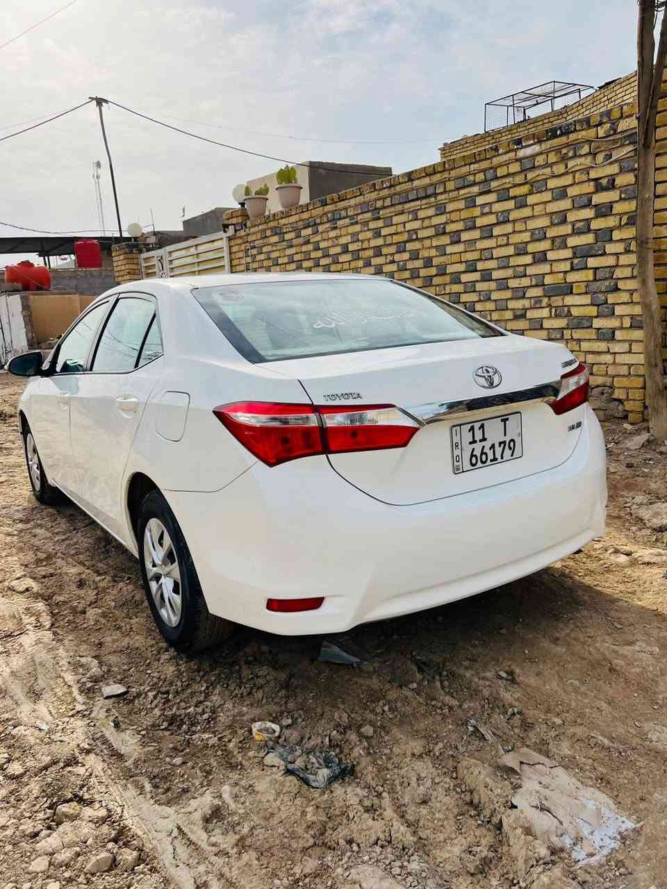 السلام عليكم كورلا موديل 2015شركه عامه رقم بغداد بسمي مكينه كير. على وضع الشركه  حداديه تدفئه تبريد كله على وضع الشركه بيها قطعتين صبغ بدون دواخل اثر شخوط مكفوله من الضربه السياره جاهزه من كل النواحي 
السعر.   138.  
الاتصال على الرقم ***********
المكان كوت مركز المدينة
