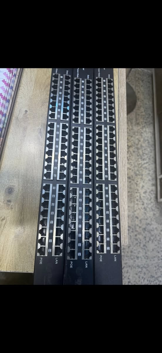 مرحبا
باج بنل 3 قطع 24 بورت كلهن ب 75
راكات 2 ب 90
سكترات rf قطعتين ب 75
للتواصل ***********
