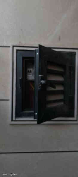 للبيع بسعر مناسب جدا بالنسبة للقاهرة 🏠🏠🏠
العنوان حي القاهرة بظهر خزان المياه طابو صرف🏠🏠
 مساحة ٦٠ متر واجهة مرمر الشارع تبليط 
يحتوي الطابق الأرضي على طرمة+صالة + مطبخ +خدمات+غرفة نوم
والطابق الثاني يحتوي على غرفتين نوم + خدمات 
للاستفسار أو للحجز يرجى مراجعة مكتب الزبيدي الهندسي أو الاتصال على : ***********
