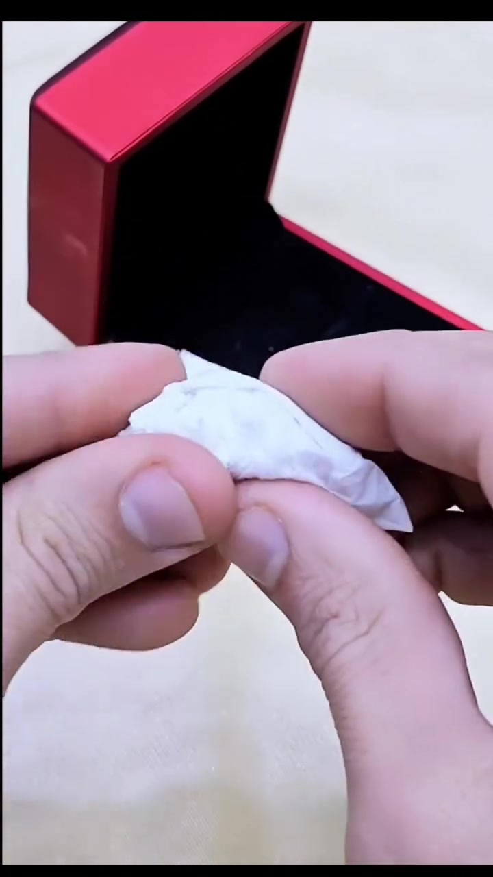 💍 دبلة التراث اليمني – نقش الكبسي الأصيل 💍
حين يلتقي التراث بالفخامة، تولد تحفة تستحق أن تُرتدى.

✨ دبلة فضة فاخرة بنقشة الكبسي اليمنية الأصيلة

نقوش مستوحاة من عراقة الموروث اليمني، صُممت بعناية لتمنحك مظهرًا يجمع بين الأصالة والأناقة.

👑 تصميم تراثي راقٍ

💎 تشطيب فاخر ودقة في التفاصيل

🪶 مريحة للارتداء اليومي

✨ رمز للفخامة والهوية اليمنية

ليست مجرد دبلة...

بل قطعة تحكي قصة تراث، وتُجسد الذوق الرفيع.

📍 متوفرة لدى

الشامي كارز للخواتم والعقيق اليماني

📲 للطلب والاستفسار واتساب

🟢 967-775264544+

الشامي كارز

فخامة مستوحاة من التراث اليمني الأصيل. 👑💍✨


**إذا كنت صاحب هذا الإعلان وتريد حذفه لأي سبب، رجاءا أرسل رسالة إلى الدعم الفني**