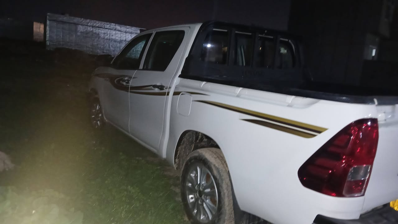 تويتا هايلوكس بدون فور ويل  موديل ٢٠١٦ كير اوتوماتيك محرك كير اكسل شرط بدون عيب بدون مفتوح  رقم سليماني منتهي سنتين  سياره بيها ٣ قطع  بدون بجم بدون  دواخل بدون ايرباك  سياره ماشي ١٣٨ الف حقيقي   صوره صونار مرفق بلمنشور  سعر ٢١٥  مكان كركوك
 ***********
