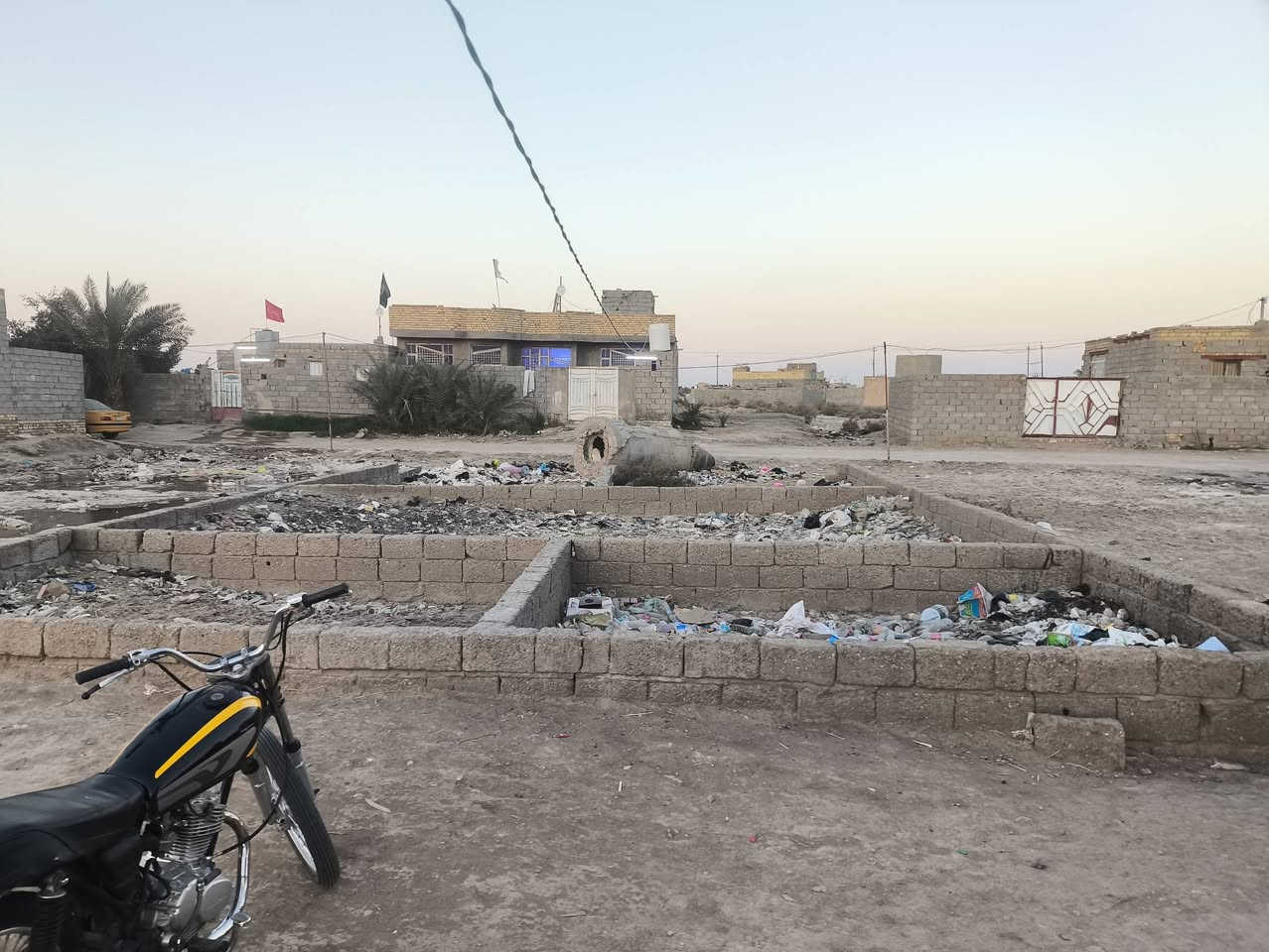 قطعه البيع العنوان الشطره البدعه خلف محطة الغاز على طريق الساده المشروع المساحه 240 جميع خدمات الكهرباء والماء متوفره + مقابيل الشارع تبليط 
التواصل ***********
