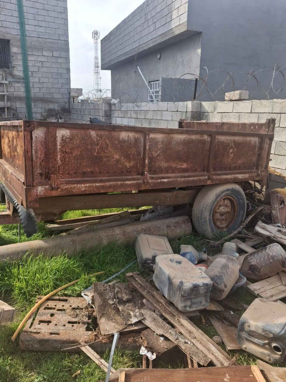 سكندريه بدون خياس بدون لحام جك شرط قلاب نظيفه وضع شركهعربانه جاهزة من كل شي السعر 900 الف بيها مجال شي قليل ((((((  ***********
