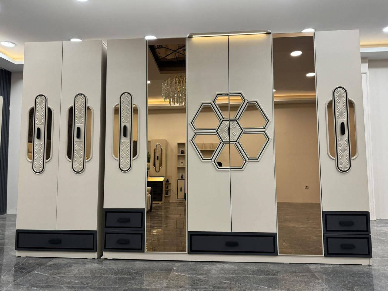 اهلاً وسهلاً بكم زبائننا ✨
تقدم لكم مجموعه الزيادي للااثاث التركي

*موديل ازمير المودرن*

*11 قطعة *    
     
 *كنتور مع ملحق 335 متر*

* ضهر بلوك*

* برغي وچوي حديد*

*سرير مخزن جك*

*صبغ حراري*

⚠️ ملاحظة: البيع بالنقد فقط 🚫

📲 راسلنا الأن وأحصل على كافة التفاصيل - او شرفنا بالزيارة 📍 العنوان نجف 
الاستفسار مراسله الصفحه او تصال📞
***********📲
