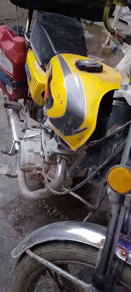 سلام عليكم دراجه للبيع 
ايراني اربعه كير 
لون اصفر كامله من كلشي 
لا تبخير لا تنقيص 
شلعه معدل 
مكفوله من كلشي 
اكفلها سرقه وعشائر 
السعر 400 بيه مجال 
العنوان بغداد بلديات
رقم ***********
