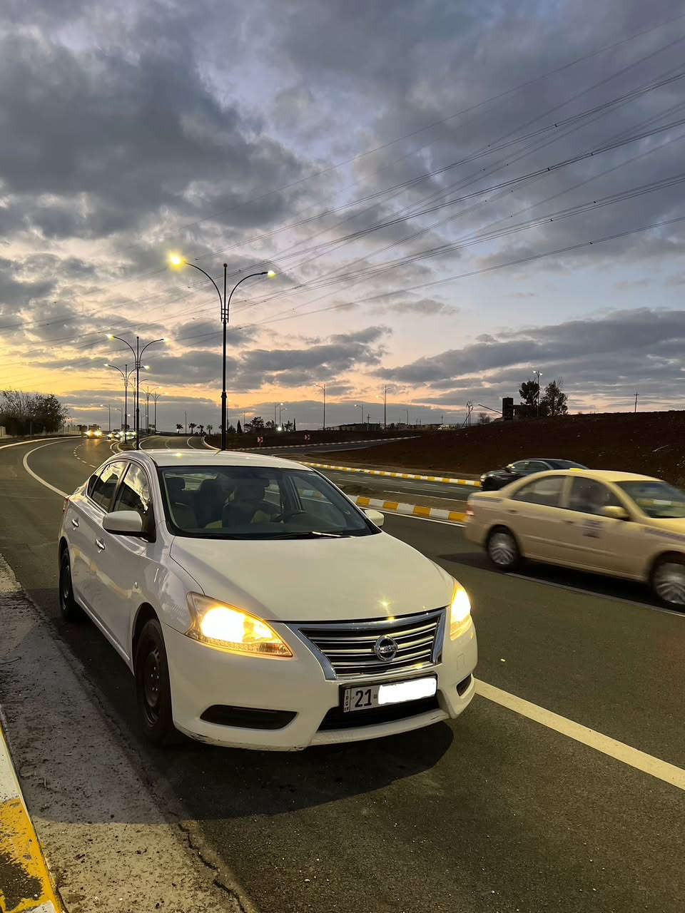 سێنترا مۆدێل ٢٠١٧ خلیجی مەکینە ١٦
بێ بۆیاخە تەنها دوو پەڵەی بچوک ساردی هەیە 
تەحویل و غەڕامە بەشەرت 
سەنەوی تازەیە      
گێر و مەکینەی بەشەرت نەکراوەتەوە هیچیان 
تەبرید مەرکەزیە و چوار جام کارەبایە 
١٦٧ هەزار رۆشتووە  
بێ مەسرەفە 
سعری ١١٩ گەڵا و مەجال
0773 264 0010
