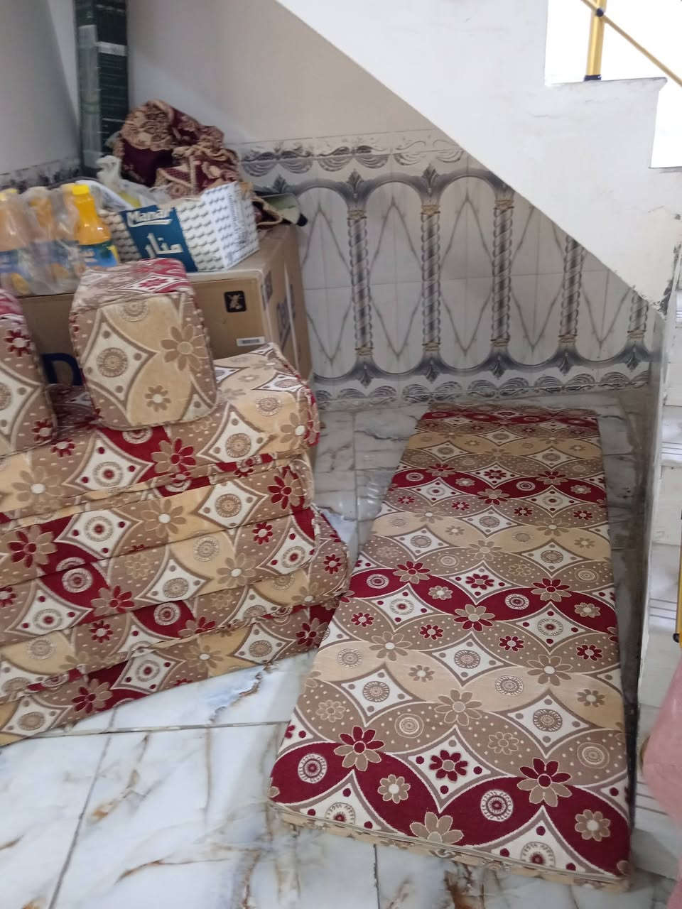 جلسه نظيفه ٣دواشك ٦امتار
كامله جديده السعر ٨٠
الحر سواده مدرسه الحسام
***********
