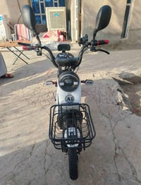 دراجة للبيع جديدة نقصهة بس بطاريات السعر ١٥٠  07714922405