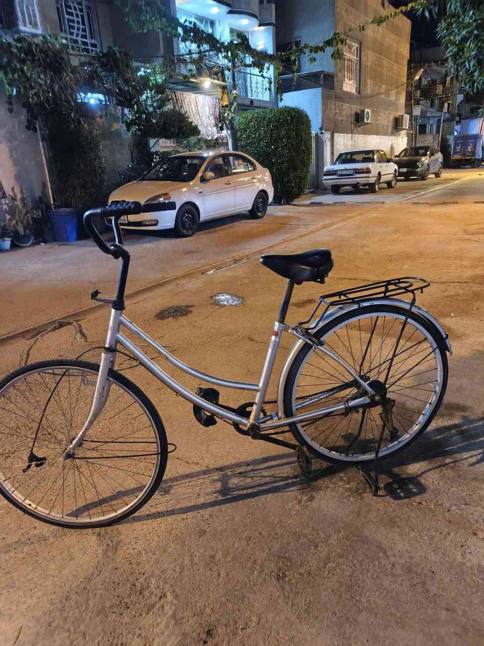 سلام عليكم باسكل بناتي ياباني أصلي الحجم 26 غراضه كامله بس جوب الخلفي طاك والصينية ذابه لنو انكسرت السعر 65 وبيه مجال كلش هواي المكان الخطيب الزراعي للاستفسار ***********
