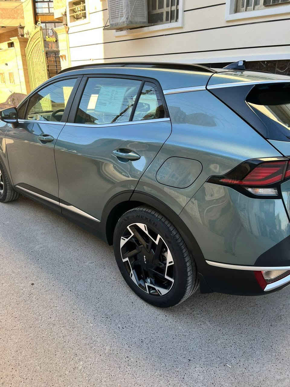 كيا سبورتج 2023 فول 1/1 مواصفات جي تي لاين
لون مميز زيتوني متغير .
العداد (7000) km
 
السعر (210$) بيها مجال قليل .

❗️ملاحظة / محولبه  بالبنيد وصفحة باب السايق رصعات خفيفة مصلحة  بنظام( Pdr)والسونر مرفق  ضمن الصور.. مكان السيارة بغداد 

 للاتصال والاستفسار   
***********
