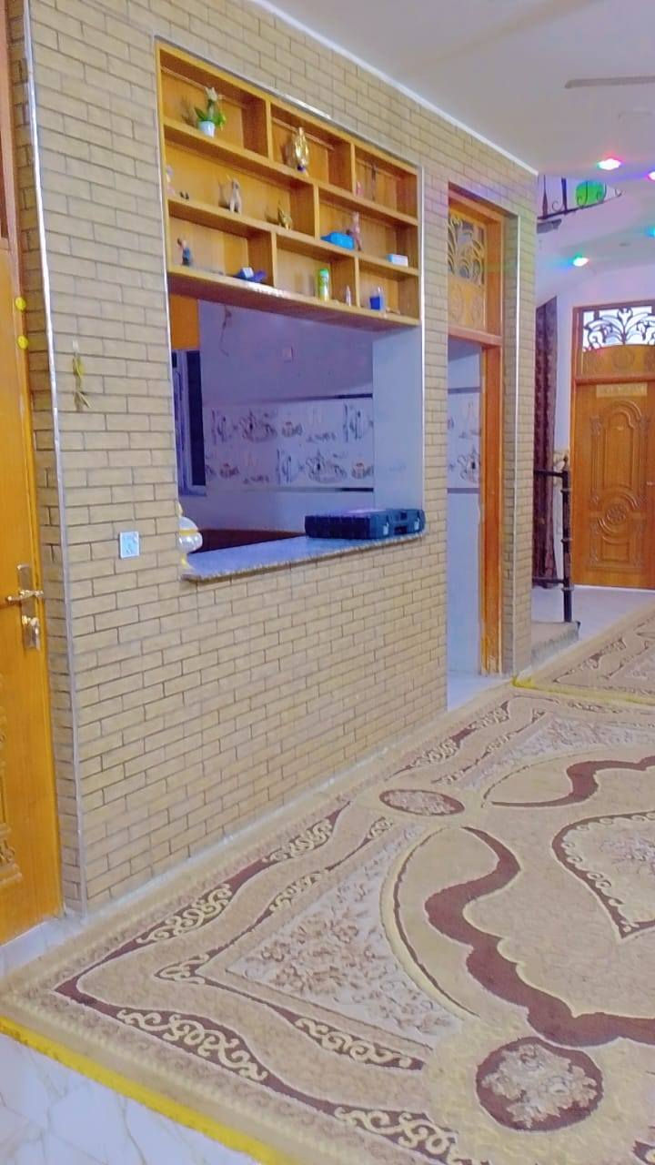 بيت 150 م ثلاث طوابق للبيع طابو صرف في أبي غرق حي الحسين مقابل مشروع الماء يتكون من:-
الطابق الأول ..غرفة نوم ،صالة،استقبال،مطبخ،صحيات داخلية وخارجية،گراج..
الطابق الثاني..غرفتين نوم،صالتين،مطبخ،صحيات..
الطابق الثالث..صالة ألعاب..السعر 150 مليون وبيه مجال للشراي 
للاستفسار الاتصال على الارقام التاليه:-
***********
***********.. واتس ٱب
