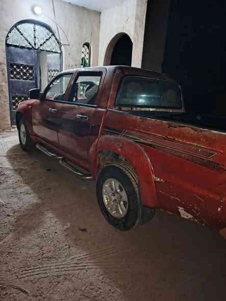 السلام عليكم سيارة سكاي للبيع موديل١٣ سنويه ٢٧ مكينه وكير اكسن مكفولات بيه نواقص بسيطه رقم مثنى مداورة مباشر سعر ٣٥وبيه مجال 
رقم الهاتف ***********
