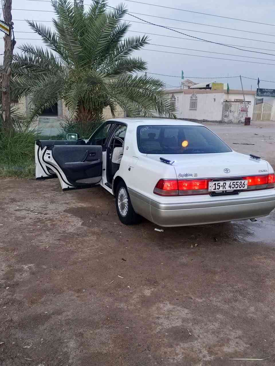 السلام عليكم راس الثور فلات البيع مديل 98سياره كفاله عامه ماعده صبغ العام السعر110 وبيها مجال قليل سنويه 29 باسمي رقم انبار دوالي الشراي يتصل وبي خير ويدالل ***********
